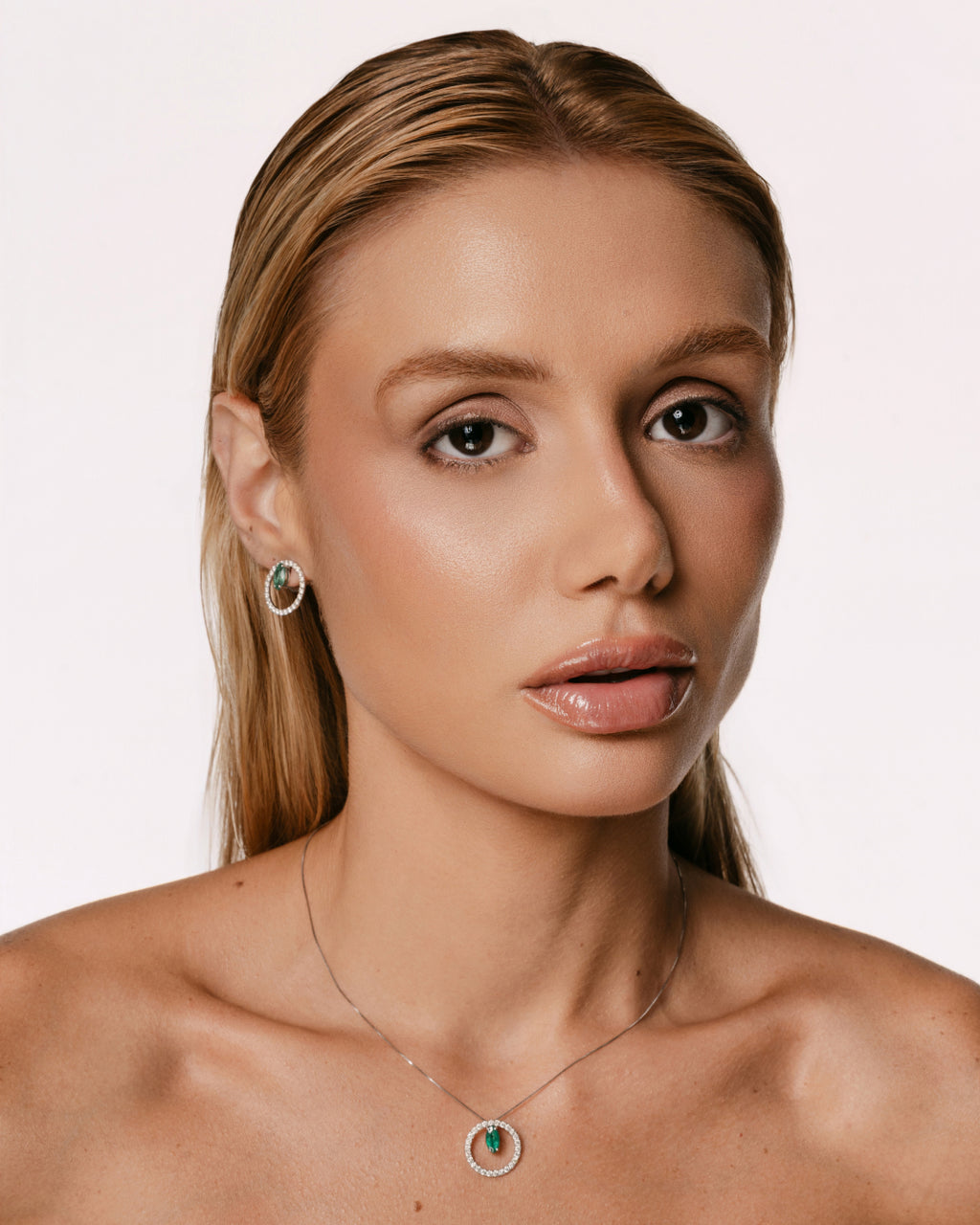 BRINCO ORBIS  COM ESMERALDA E DIAMANTES