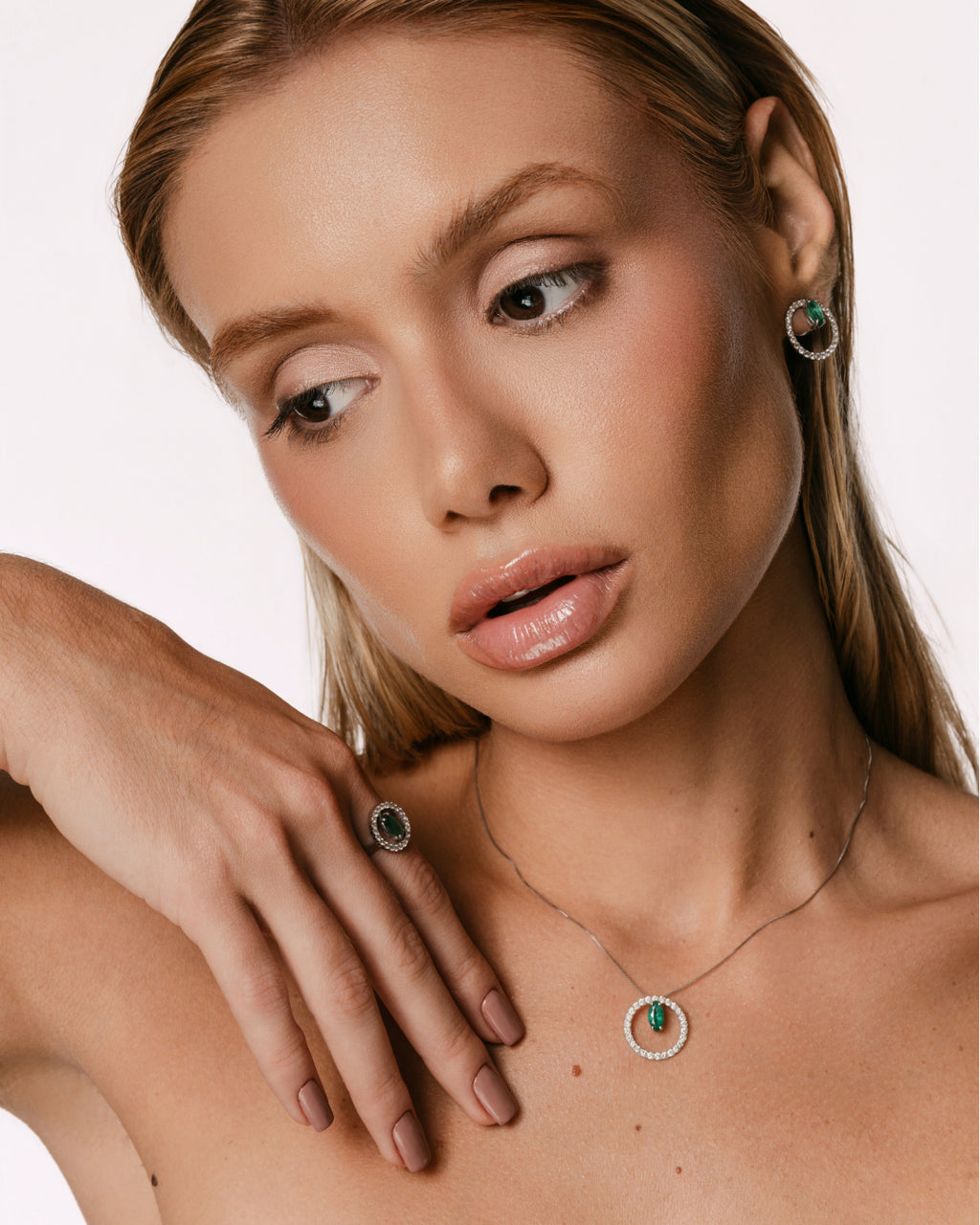 BRINCO ORBIS  COM ESMERALDA E DIAMANTES