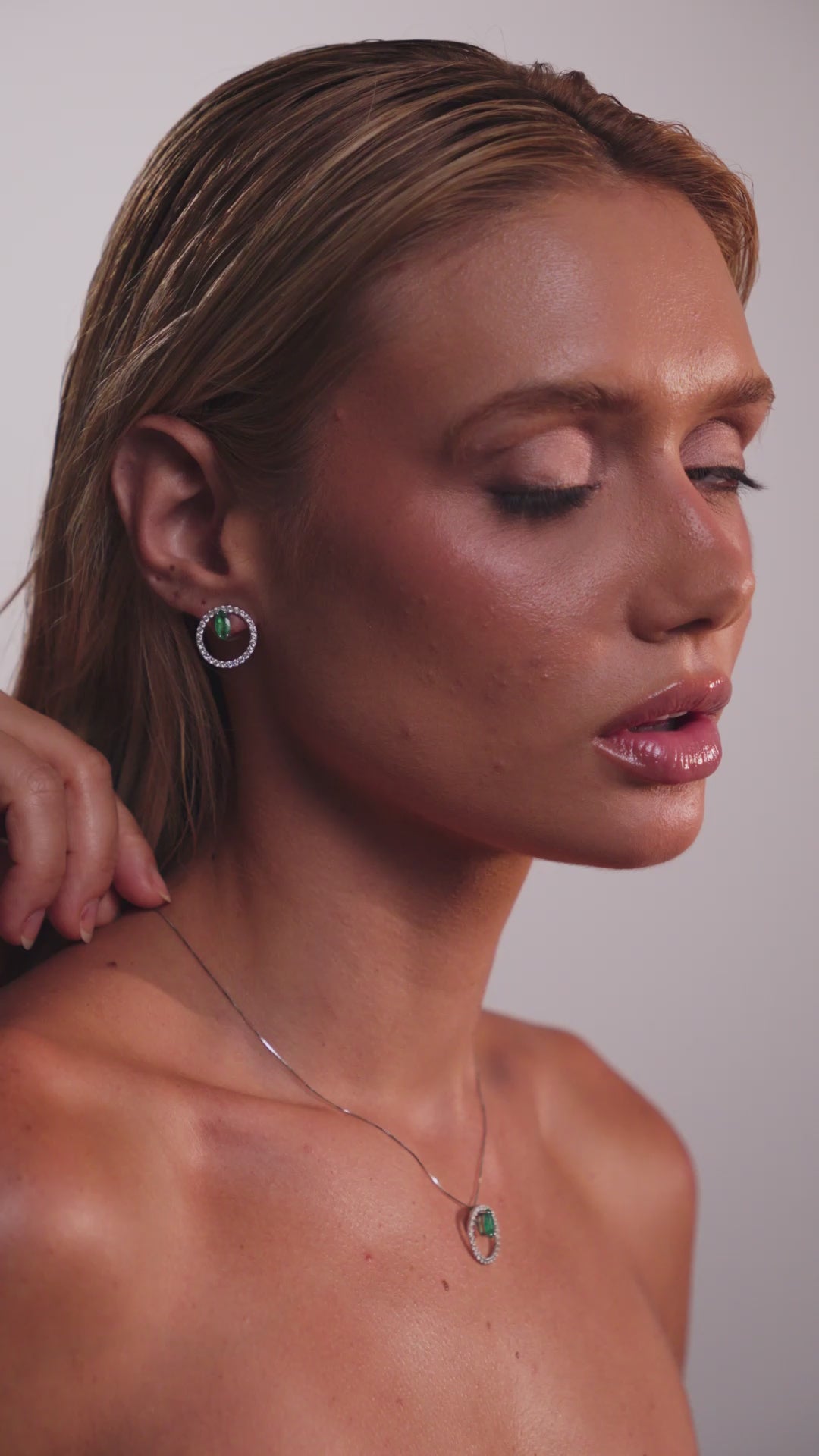 BRINCO ORBIS  COM ESMERALDA E DIAMANTES