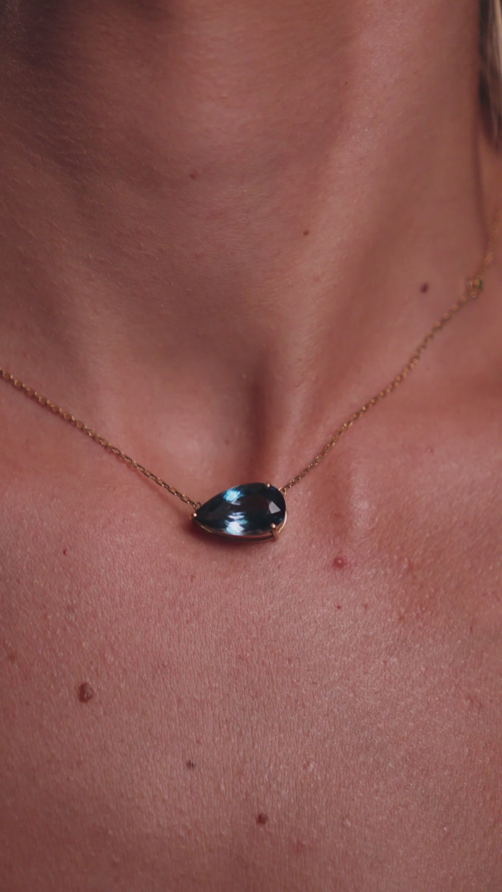 COLAR ABISSAL COM TOPÁZIO LONDON  E DIAMANTES